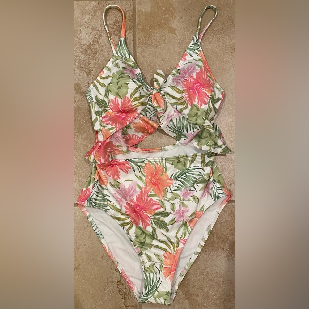 NWOT Hurley Floral Cut Out Ruffled W/Lace Up Back One Piece Swimsuit - Size S